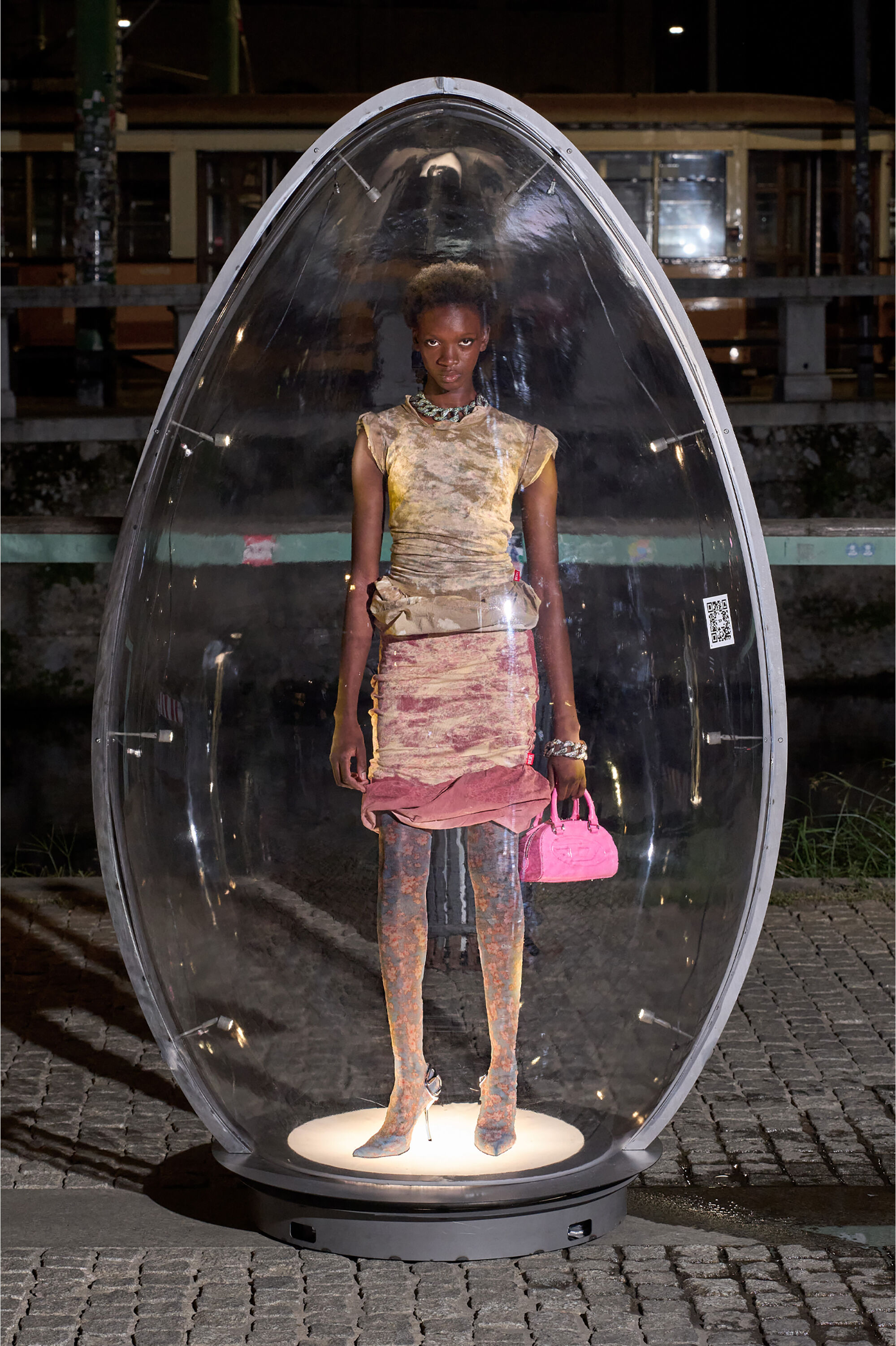 Diesel - 1DR DOME CROSSBODY, Woman's 1DR Dome-Mini bowling bag in croc-effect leather in Pink - 6