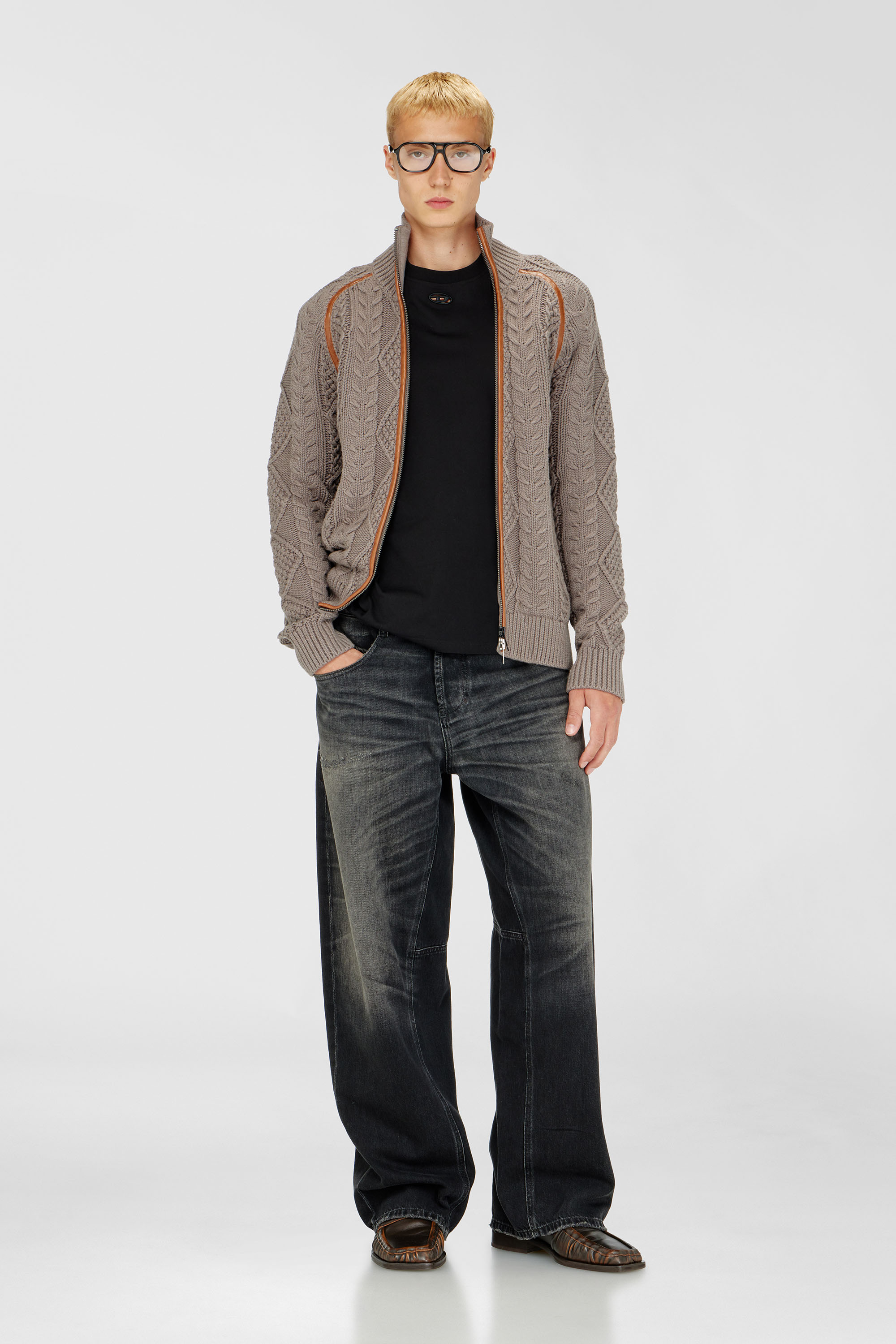 Diesel - T-BOXT-DCO, Man's Relaxed cotton T-shirt with Oval D embroidery in Black - 2