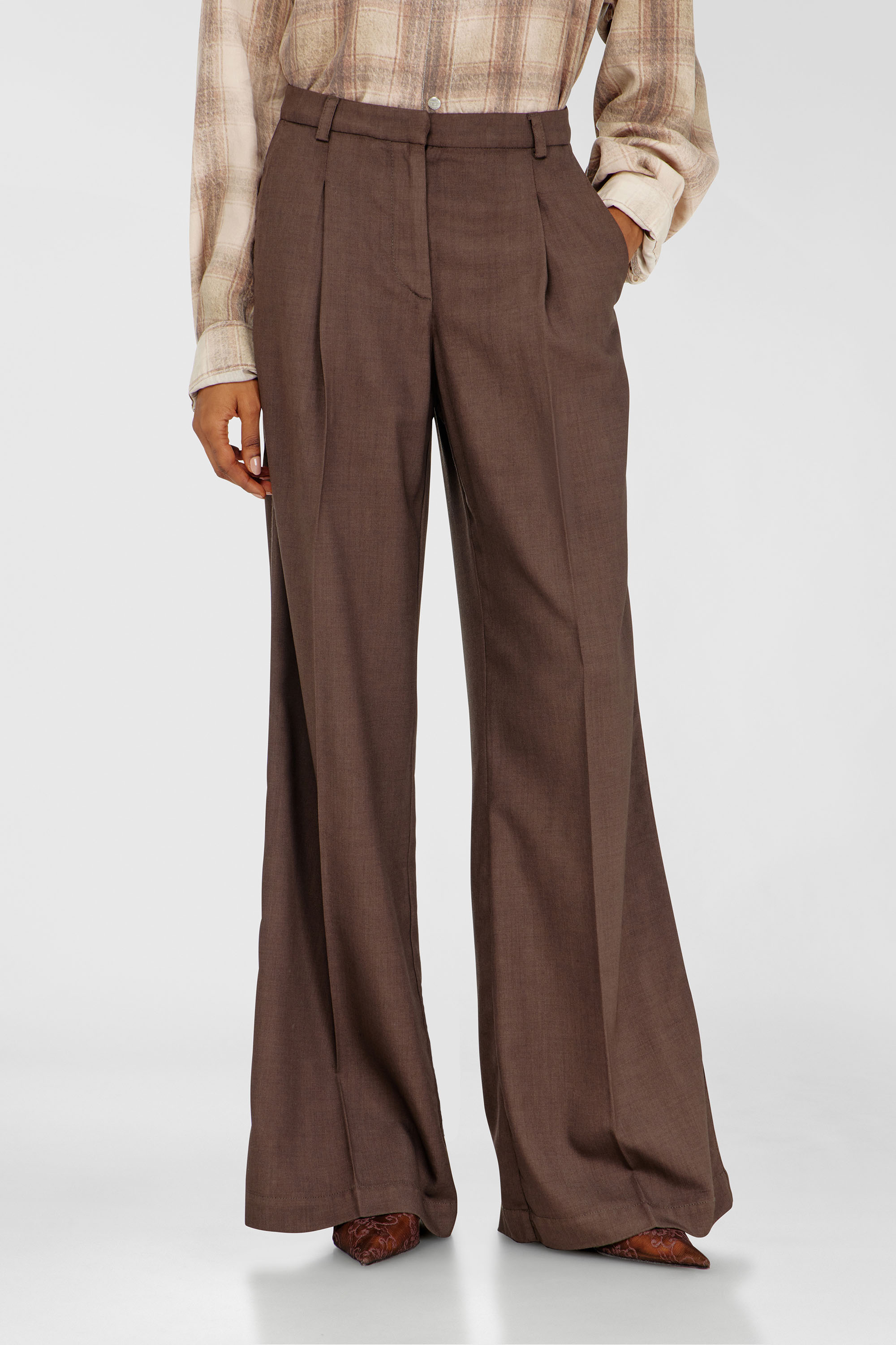 Diesel - P-ARIDE, Woman's Pleated wide-leg pants in stretch wool in Brown - 1