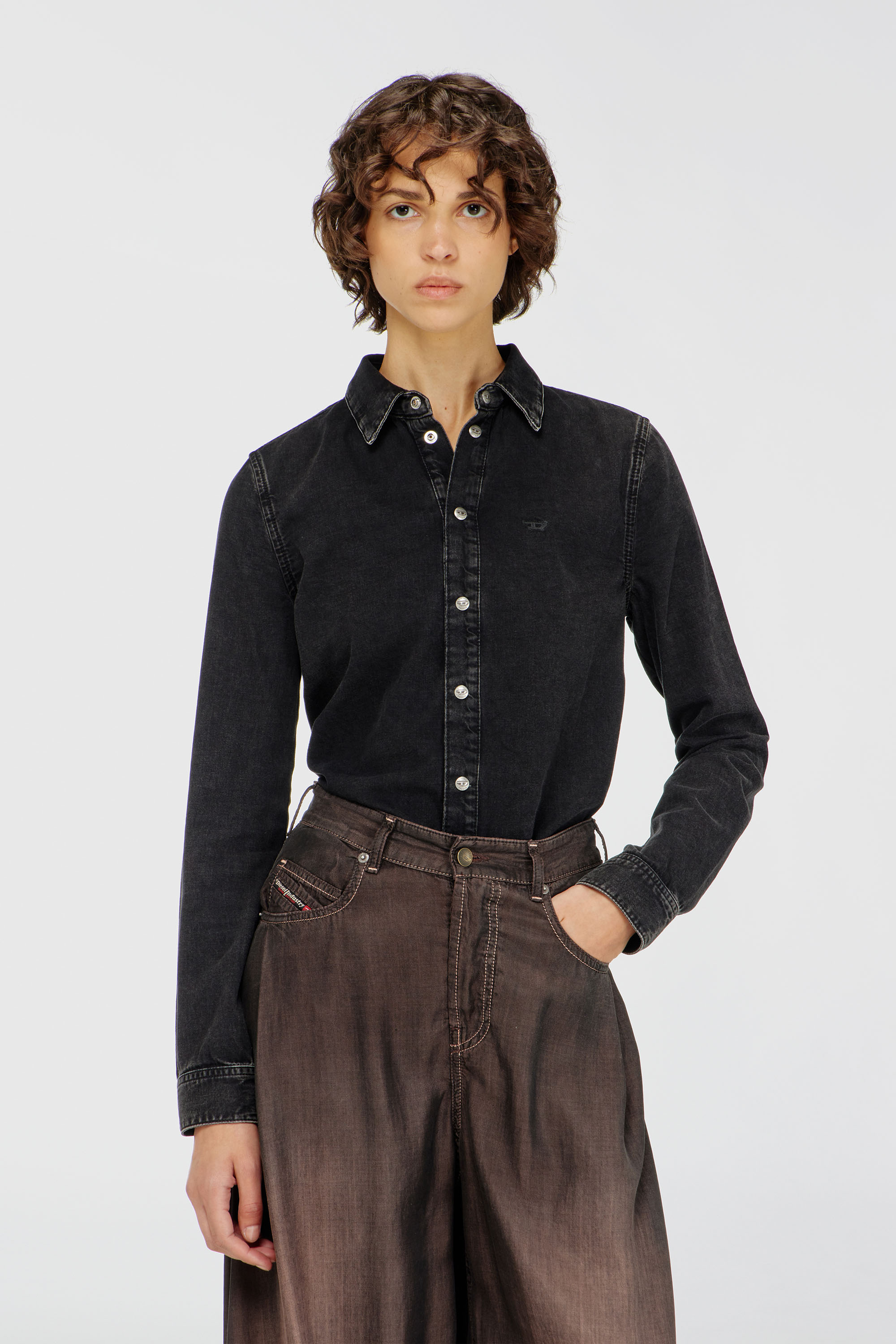 Diesel - DE-EAZY, Woman's Denim shirt with contrasting stitching in Black - 1