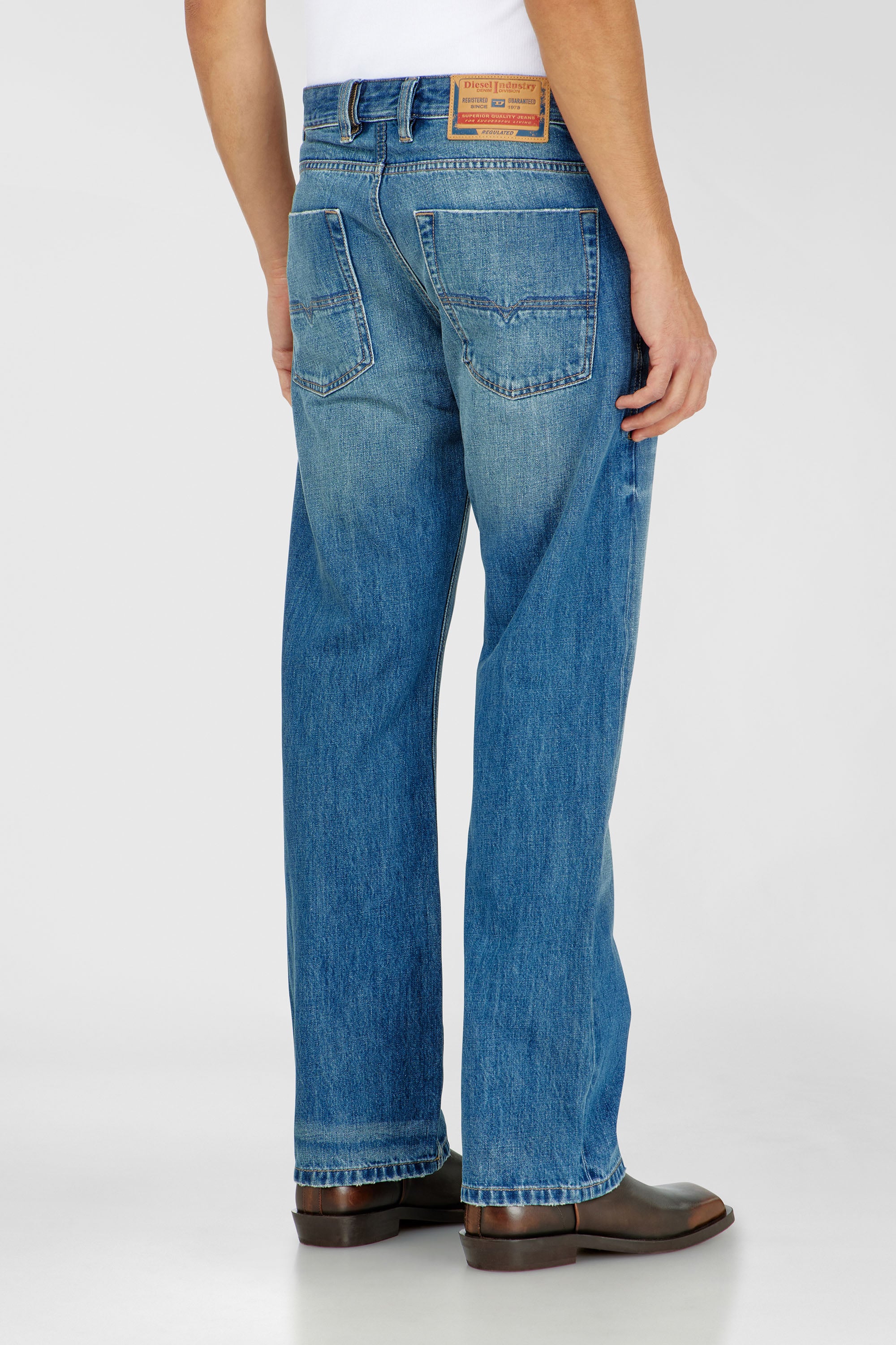 Diesel - Man's Relaxed Jeans 1980 D-Eeper 0DLDC, Medium blue - 5