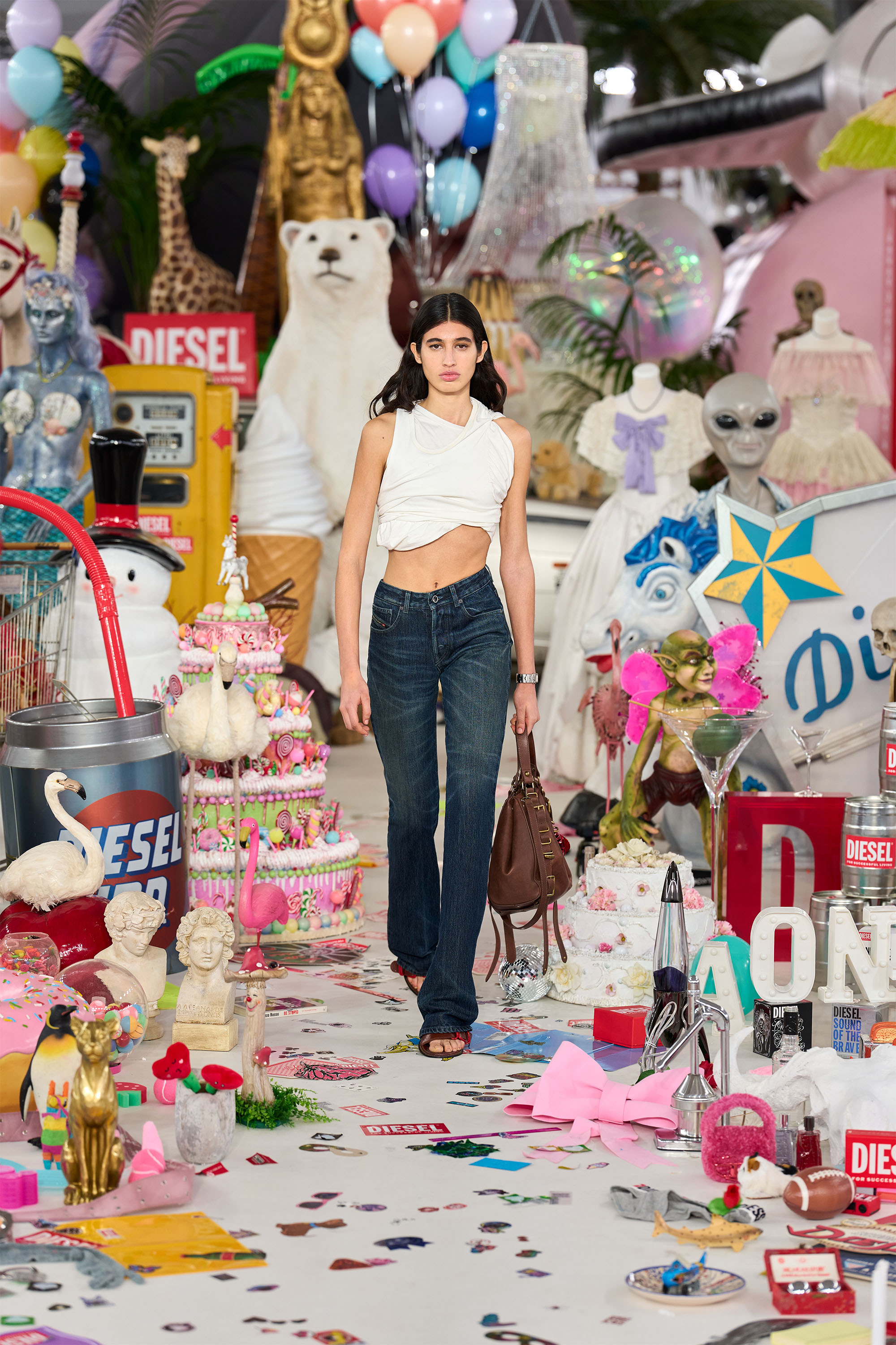 Diesel - D-ONE TOPHANDLE M, Unisex's D-One-Medium top-handle bag in treated leather in Brown - 1