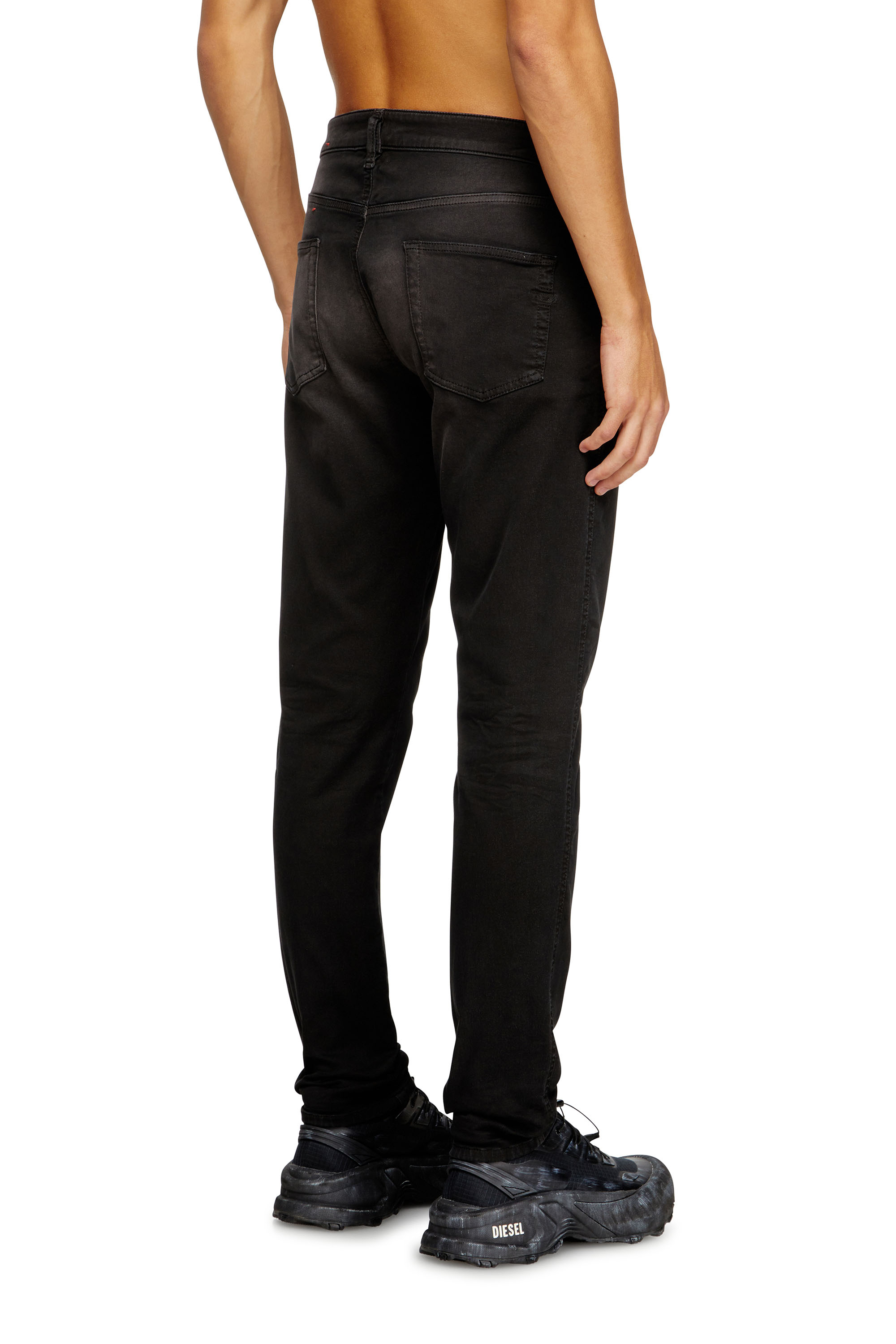 Diesel - Man's Slim 2062 D-Strukt Joggjeans® 0670M, Black/Dark grey - 3