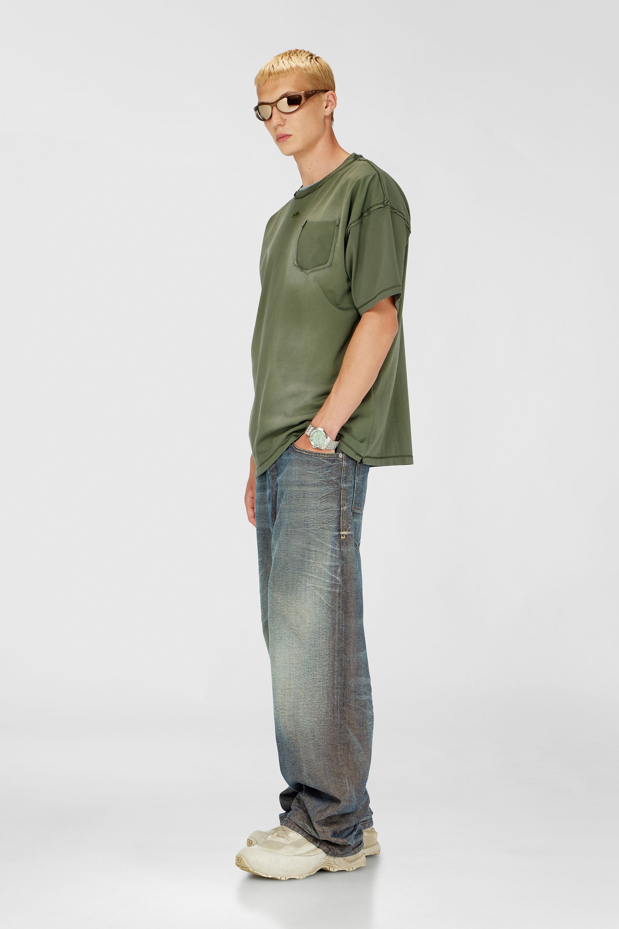 Diesel - T-POCK, Man's Faded T-shirt with ripped pocket detail in Military Green - 2